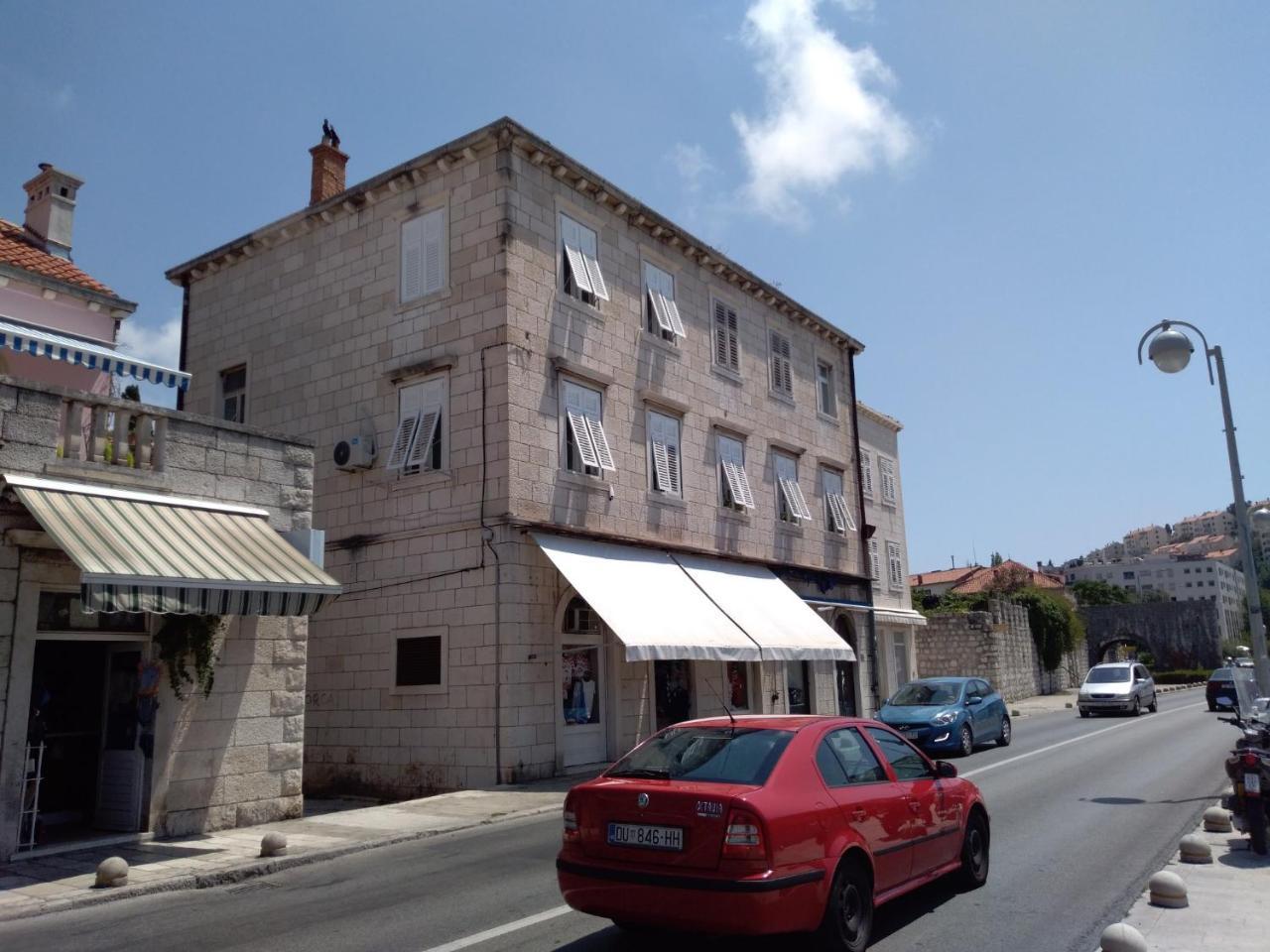 A Apartman *